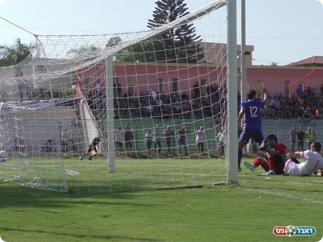 איציק נאש כובש את הראשון